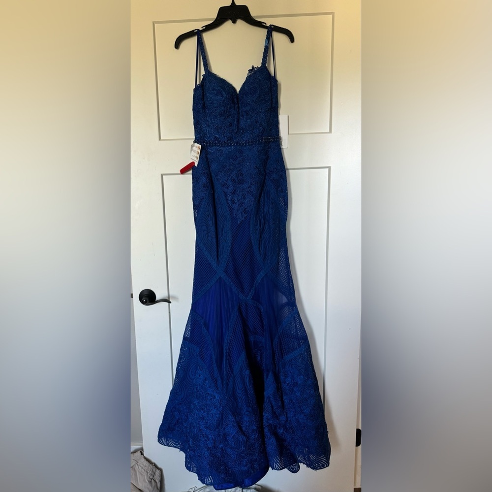 Mac Duggal Royal Blue Lace Mermaid Gown Size 4 - Picture 4 of 9